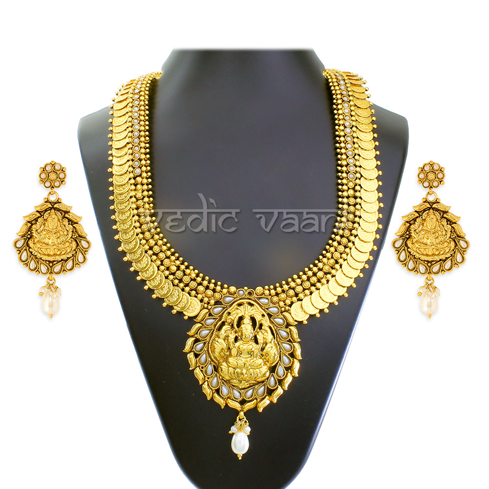 Kanthi haar store in gold